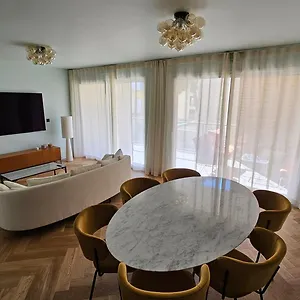 https://superbe-appartement-idealement-situe.fr-provencehotel.com